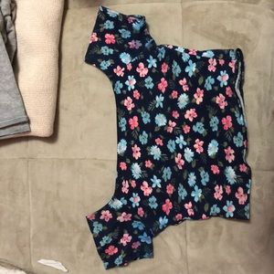 Open cross backed, short sleeve crop top